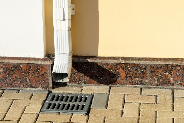 Hidden Gutter Drainage